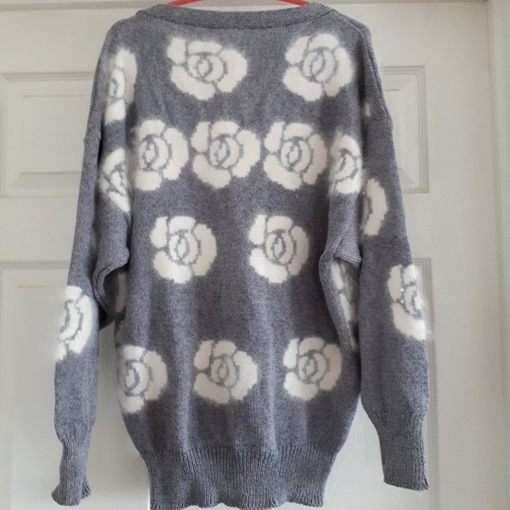 Gorgeous Steel Gray and White Sweater - Sz. L - Picture 3 of 5